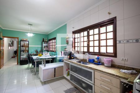 Casa à venda com 300m², 4 quartos e 4 vagasCozinha