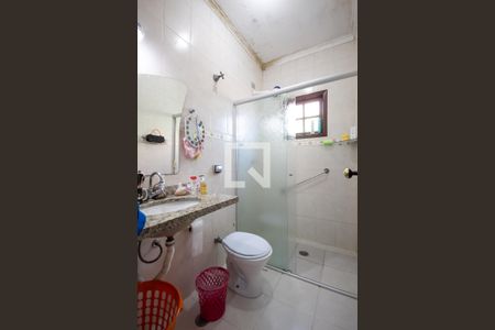 Casa à venda com 300m², 4 quartos e 4 vagasBanheiro da Suíte 2