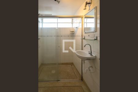Banheiro de kitnet/studio para alugar com 1 quarto, 38m² em Sumarezinho, São Paulo