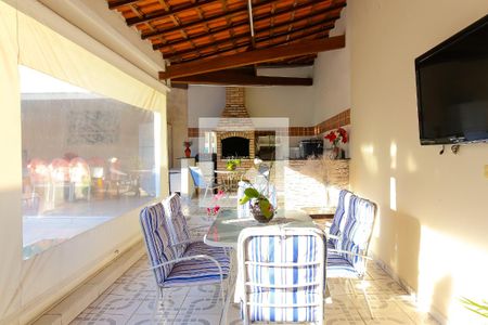 Casa à venda com 384m², 4 quartos e 3 vagas Casa à venda com 384m², 4 quartos e 3 vagasÁrea de Lazer