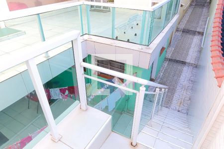 Casa à venda com 384m², 4 quartos e 3 vagas Casa à venda com 384m², 4 quartos e 3 vagasÁrea Externa