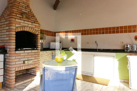 Casa à venda com 384m², 4 quartos e 3 vagas Casa à venda com 384m², 4 quartos e 3 vagasChurrasqueira