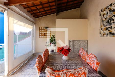 Casa à venda com 384m², 4 quartos e 3 vagas Casa à venda com 384m², 4 quartos e 3 vagasÁrea de Lazer