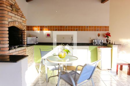 Casa à venda com 384m², 4 quartos e 3 vagas Casa à venda com 384m², 4 quartos e 3 vagasChurrasqueira