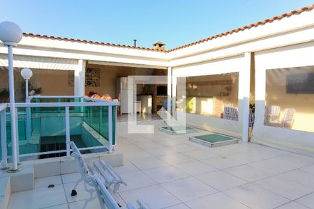 Casa à venda com 384m², 4 quartos e 3 vagas Casa à venda com 384m², 4 quartos e 3 vagasÁrea Externa