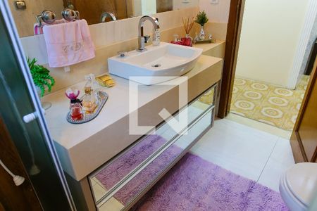 Casa à venda com 384m², 4 quartos e 3 vagas Casa à venda com 384m², 4 quartos e 3 vagasBanheiro