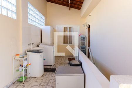 Casa à venda com 384m², 4 quartos e 3 vagas Casa à venda com 384m², 4 quartos e 3 vagasÁrea de Serviço