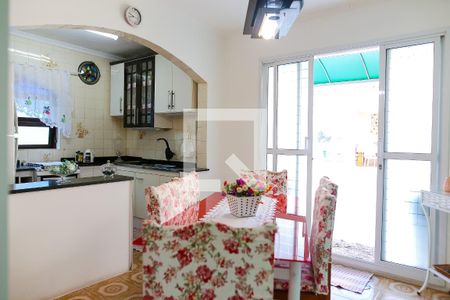 Casa à venda com 384m², 4 quartos e 3 vagas Casa à venda com 384m², 4 quartos e 3 vagasSala de Jantar