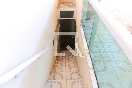 Casa à venda com 384m², 4 quartos e 3 vagas Casa à venda com 384m², 4 quartos e 3 vagasEscada