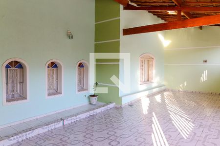 Casa à venda com 384m², 4 quartos e 3 vagas Casa à venda com 384m², 4 quartos e 3 vagasGaragem