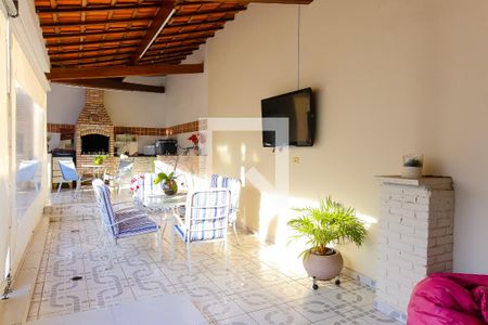 Casa à venda com 384m², 4 quartos e 3 vagas Casa à venda com 384m², 4 quartos e 3 vagasÁrea de Lazer