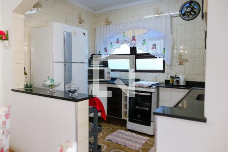 Casa à venda com 384m², 4 quartos e 3 vagas Casa à venda com 384m², 4 quartos e 3 vagasCozinha