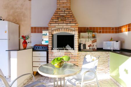 Casa à venda com 384m², 4 quartos e 3 vagas Casa à venda com 384m², 4 quartos e 3 vagasChurrasqueira