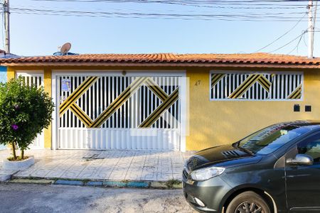 Casa à venda com 384m², 4 quartos e 3 vagas Casa à venda com 384m², 4 quartos e 3 vagasFachada