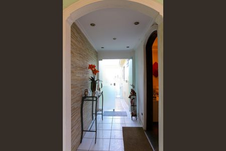 Casa à venda com 384m², 4 quartos e 3 vagas Casa à venda com 384m², 4 quartos e 3 vagasCorredor