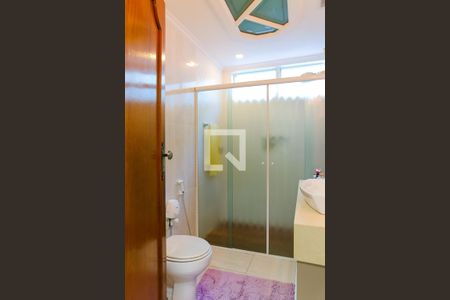 Casa à venda com 384m², 4 quartos e 3 vagas Casa à venda com 384m², 4 quartos e 3 vagasBanheiro