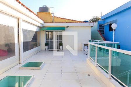 Casa à venda com 384m², 4 quartos e 3 vagas Casa à venda com 384m², 4 quartos e 3 vagasÁrea Externa