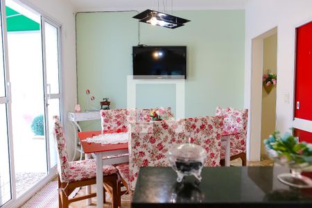 Casa à venda com 384m², 4 quartos e 3 vagas Casa à venda com 384m², 4 quartos e 3 vagasSala de Jantar