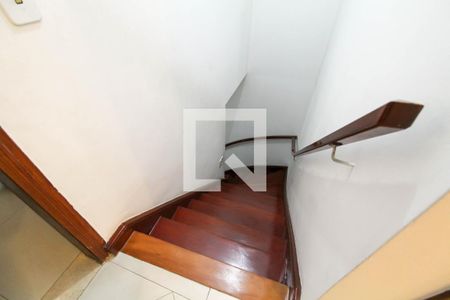 Casa à venda com 128m², 2 quartos e 1 vagaEscada