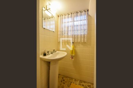 Casa à venda com 150m², 3 quartos e 2 vagasLavabo Central