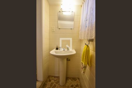 Casa à venda com 150m², 3 quartos e 2 vagasLavabo Central