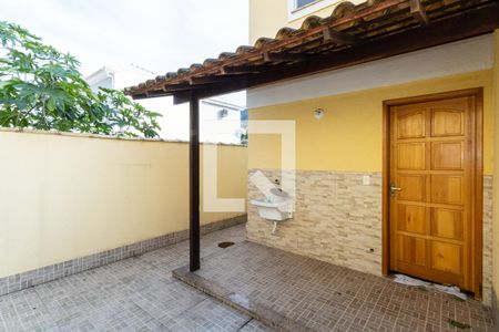 Casa de condomínio para alugar com 81m², 2 quartos e 1 vagaÁrea de Serviço