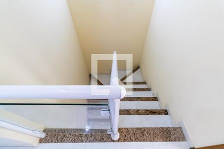 Casa de condomínio para alugar com 81m², 2 quartos e 1 vagaEscada