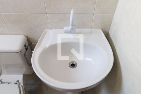 Casa de condomínio para alugar com 81m², 2 quartos e 1 vagaBanheiro do 1° andar