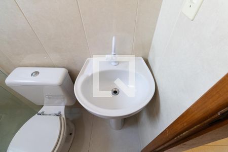 Casa de condomínio para alugar com 81m², 2 quartos e 1 vagaBanheiro do 2° andar