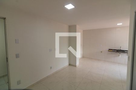 Sala de kitnet/studio para alugar com 1 quarto, 35m² em Jardim Wanda, Taboão da Serra