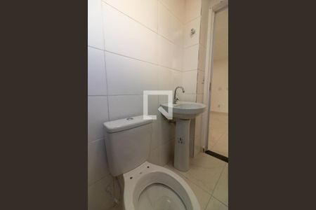 Banheiro de kitnet/studio para alugar com 1 quarto, 35m² em Jardim Wanda, Taboão da Serra