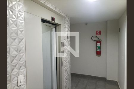 Apartamento à venda com 45m², 2 quartos e 1 vaga Apartamento à venda com 45m², 2 quartos e 1 vagaHall social