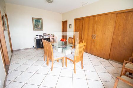 Casa à venda com 250m², 4 quartos e 2 vagas