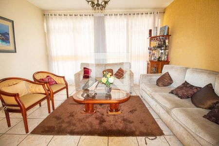 Casa à venda com 250m², 4 quartos e 2 vagas