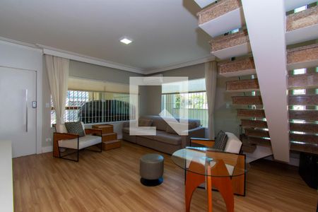 Sala de casa à venda com 3 quartos, 149m² em Jardim Piqueroby, São Paulo