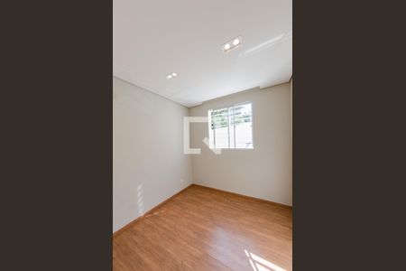 Quarto 1 de apartamento para alugar com 2 quartos, 60m² em Estoril, Belo Horizonte