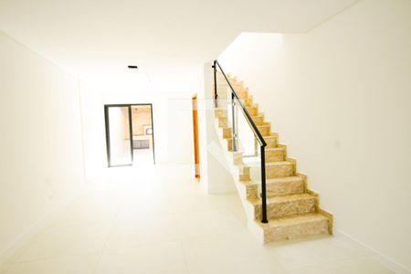 Casa à venda com 135m², 3 quartos e 2 vagas Casa à venda com 135m², 3 quartos e 2 vagasSala
