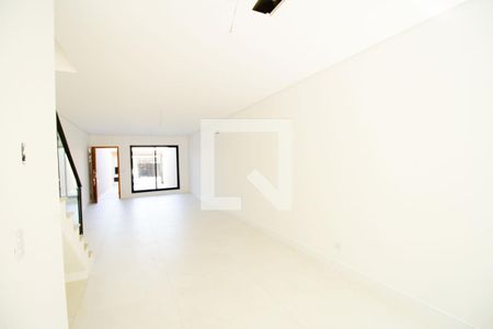 Casa à venda com 135m², 3 quartos e 2 vagas Casa à venda com 135m², 3 quartos e 2 vagasSala