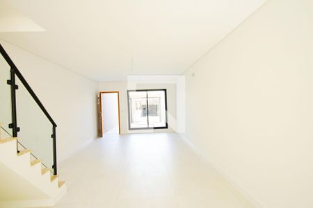 Casa à venda com 135m², 3 quartos e 2 vagas Casa à venda com 135m², 3 quartos e 2 vagasSala