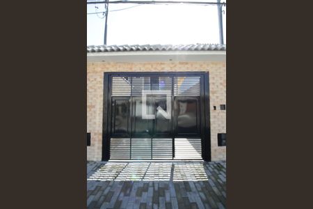 Casa à venda com 135m², 3 quartos e 2 vagas Casa à venda com 135m², 3 quartos e 2 vagasFachada