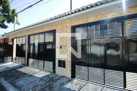 Casa à venda com 135m², 3 quartos e 2 vagas Casa à venda com 135m², 3 quartos e 2 vagasFachada