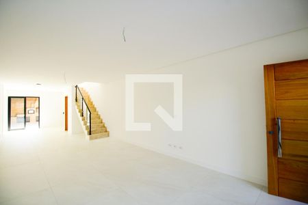 Casa à venda com 135m², 3 quartos e 2 vagas Casa à venda com 135m², 3 quartos e 2 vagasSala