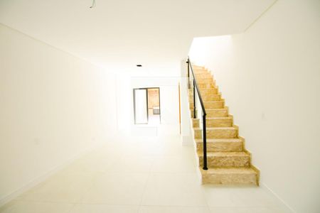 Casa à venda com 135m², 3 quartos e 2 vagas Casa à venda com 135m², 3 quartos e 2 vagasSala