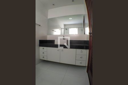 Casa à venda com 198m², 4 quartos e 2 vagasBanheiro da Suíte