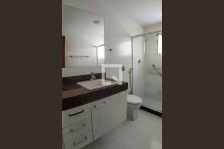 Casa à venda com 198m², 4 quartos e 2 vagasBanheiro 2
