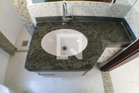 Casa à venda com 198m², 4 quartos e 2 vagasBanheiro 1