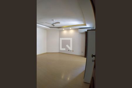 Casa à venda com 198m², 4 quartos e 2 vagasSuite