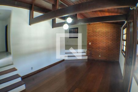 Sala de casa à venda com 4 quartos, 198m² em Serra Grande, Niterói