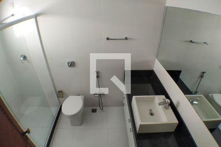 Casa à venda com 198m², 4 quartos e 2 vagasBanheiro da Suíte