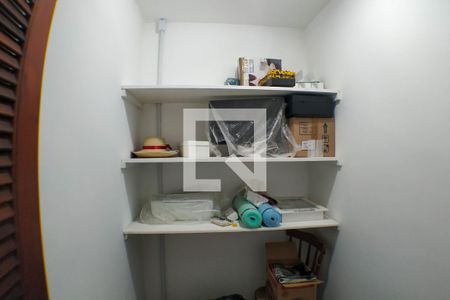 Casa à venda com 198m², 4 quartos e 2 vagasMaleiro